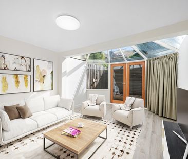 Large and Bright South Melbourne Abode - Photo 2