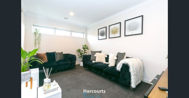 Stunning 4-Bedroom Home in Greenvale - Photo 1