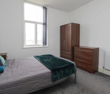 1 bedroom in a house share to rent - Photo 3