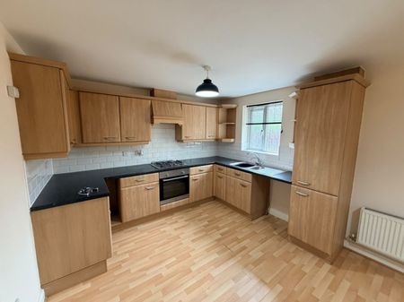 2 bed Flat - To Let - Photo 3