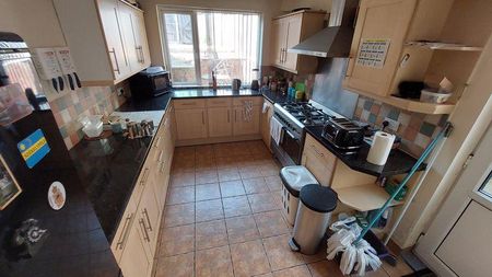 1 bedroom in a house share to rent - Photo 5