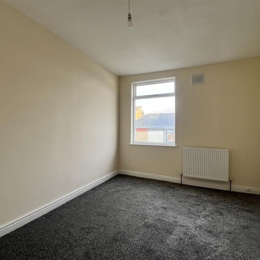 Victoria Road, Scarborough - Photo 1