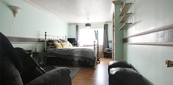 2 bedroom flat to rent - Photo 2