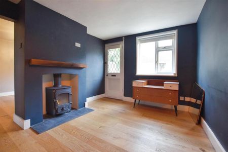 2 bedroom semi-detached house to rent - Photo 4