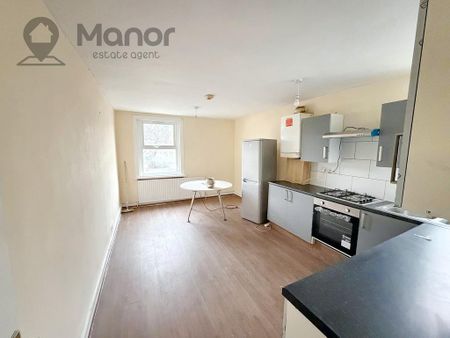 3 bedroom flat to rent - Photo 5