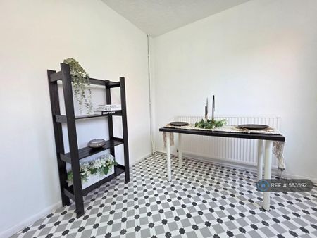 2 bedroom end of terrace house to rent - Photo 5