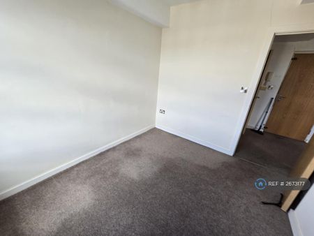 2 bedroom maisonette to rent - Photo 3