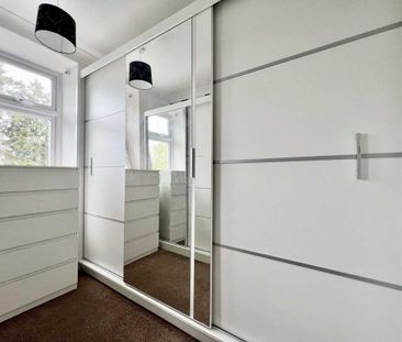 4 bedroom semi-detached house to rent - Photo 4