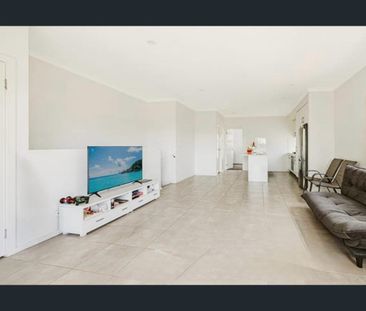 Walking distance to shopping centre & cooblebank stadium - Photo 2