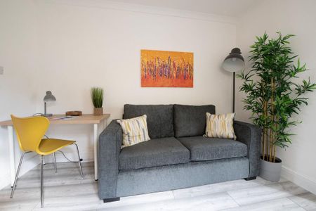 1 bedroom in a house share to rent - Photo 2