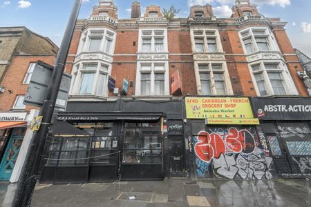 Flat to rent - Deptford Broadway, London, SE8 - Photo 2