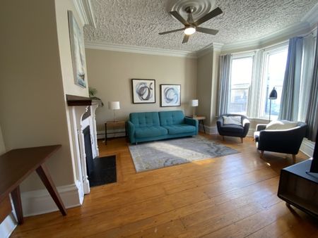 2315 Clifton – 2 BR 1 BATH NORTH END FLAT WITH PARKING AND LAUNDRY AVAILABLE FEB 1 2026! - Photo 2