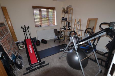 4 bedroom detached house to rent - Photo 4