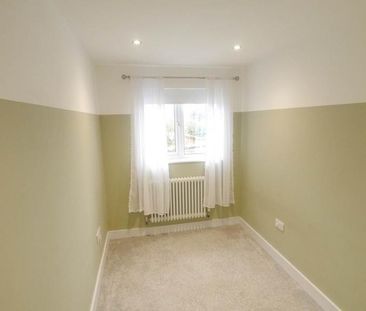 4 bedroom semi-detached house to rent - Photo 3