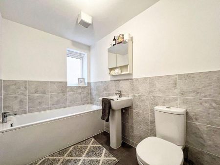 3 bedroom detached house to rent - Photo 5