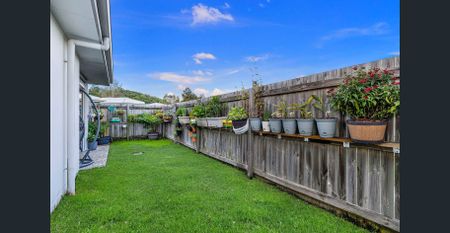 Spacious & Stylish Family Home in Parklakes - Photo 2