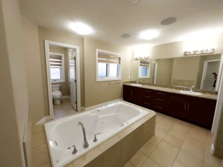 (PN530-1)Spacious 3-Bedroom Home + Two Dens in Walker Lakes — Edmonton, AB - Main - $2,495.00 Available August 2026 - Photo 2