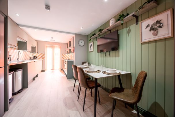 OX Living is proud to present this high-quality 6-bedroom co-living property, perfect for working professionals looking for stylish, stress-free living. Room 1 - Photo 1