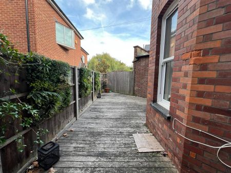 2 bedroom flat to rent - Photo 2