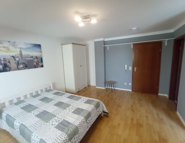 Möblierte 1-Zimmer-Wohnung mit Balkon – Kaiserslautern, Buchenloc - Photo 1
