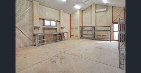 BEST OF THE BEST - Pretty Pool Manor with so Many Extras - Photo 4