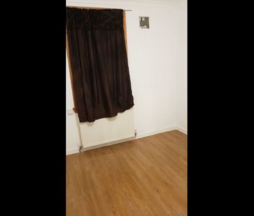 2 Bed Flat, Restalrig Square, EH7 - Photo 2