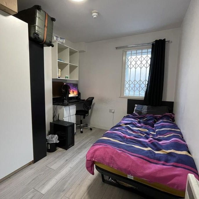 3 bedroom flat to rent - Photo 1