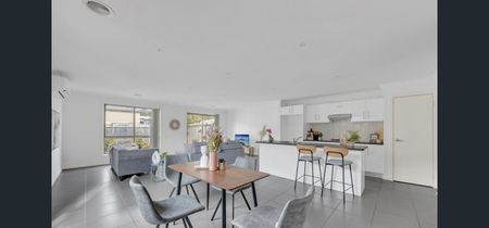 Modern Family Home for Comfortable Living - Photo 3