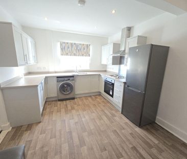 3 bedroom semi-detached house to rent - Photo 6