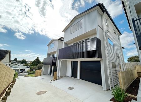 Mount Wellington - 4 Bedrooms and 3 Bathrooms - Photo 4