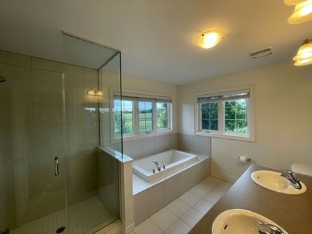 For Lease - 2 Festival Court, East Gwillimbury, Ontario - Photo 4