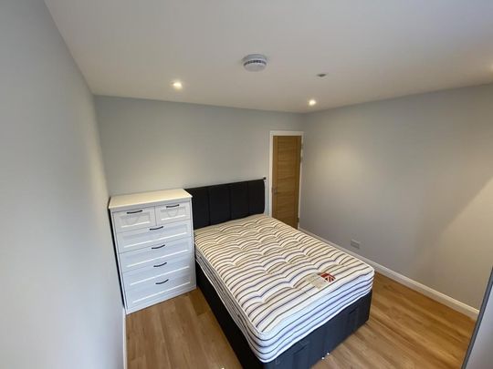 5 bedroom end of terrace house to rent - Photo 1