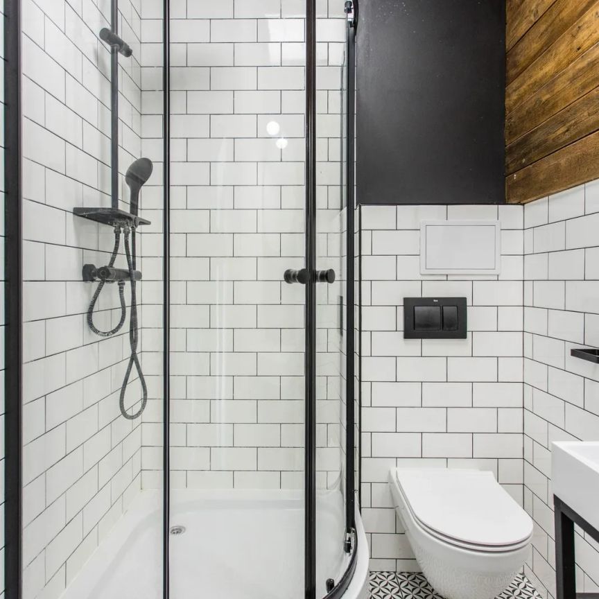 Ciekawe dwupokojowe mieszkanie w loftowym stylu, w centrum miasta. - Photo 1