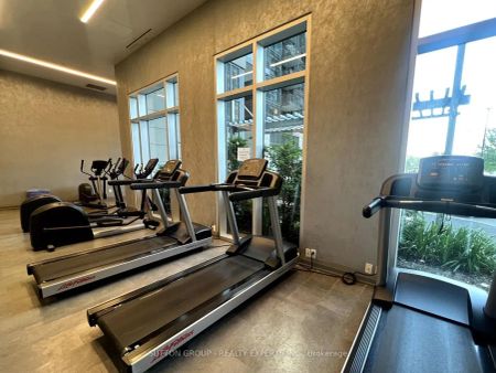 20 Meadowglen Place #733 - Photo 5