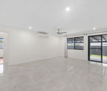 Stunning and Spacious 5-Bedroom Family Home with Exceptional Entert... - Photo 2