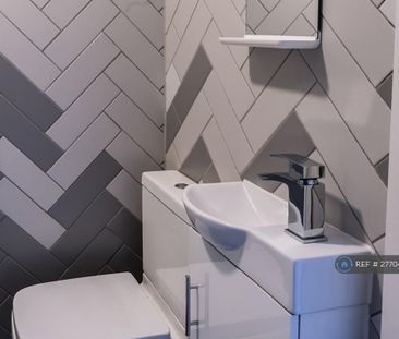 1 bedroom in a flat share to rent - Photo 5