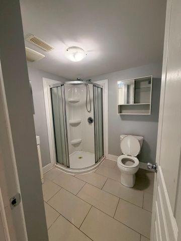 139 Henderson Ave unit 6 - Photo 4