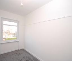 3 bedroom flat to rent - Photo 6