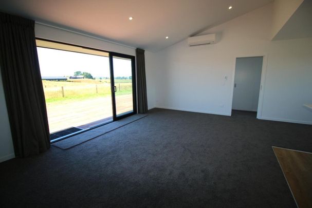 Rural and tranquil, what more could you want! - Photo 1