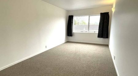 3 Bedrooms with 1 Bathroom - Photo 3