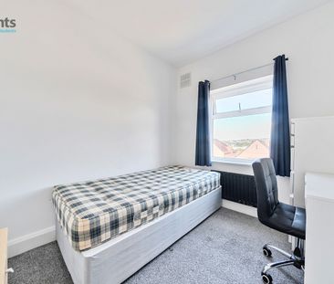 4 bedroom semi-detached house to rent - Photo 4