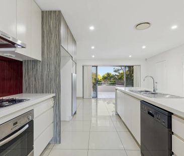 Immaculate and Contemporary 4 Bedroom Townhouse - Photo 4
