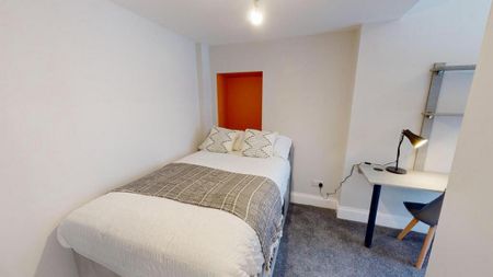 4 bedroom flat to rent - Photo 3