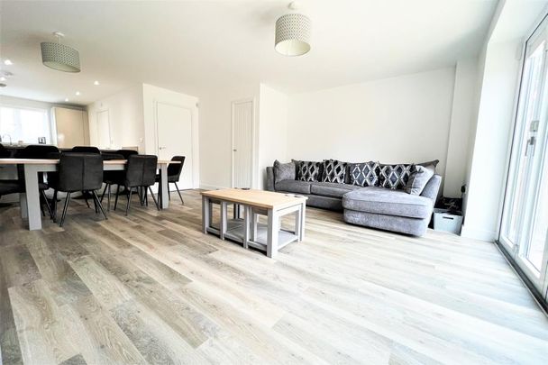 Tovey Green, Guildford , Surrey, GU3 - Photo 1