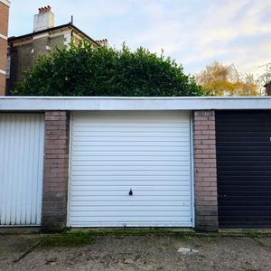 Garage to rent - Photo 2