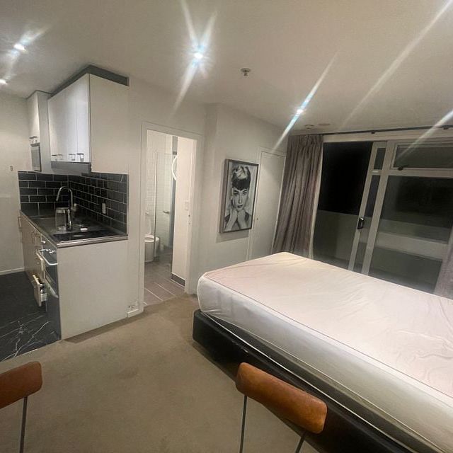 Central Auckland Studio Apt with Balcony! - Photo 1