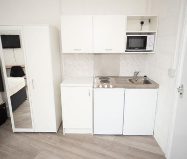 Studio to rent - Photo 5