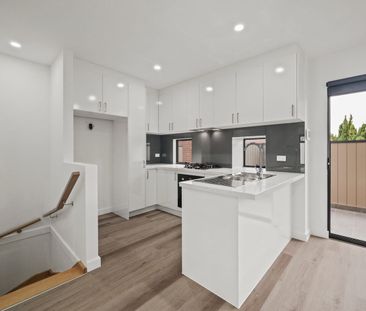 2 BEDROOM TOWNHOUSE - Photo 4