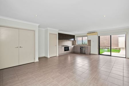 Stunning 3-Bedroom Home in Greenvale - Photo 3