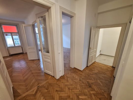 Sehr zentral und ruhig gelegen mit Balkon - Stilaltbau Weyringergasse - unbefristet - Photo 1